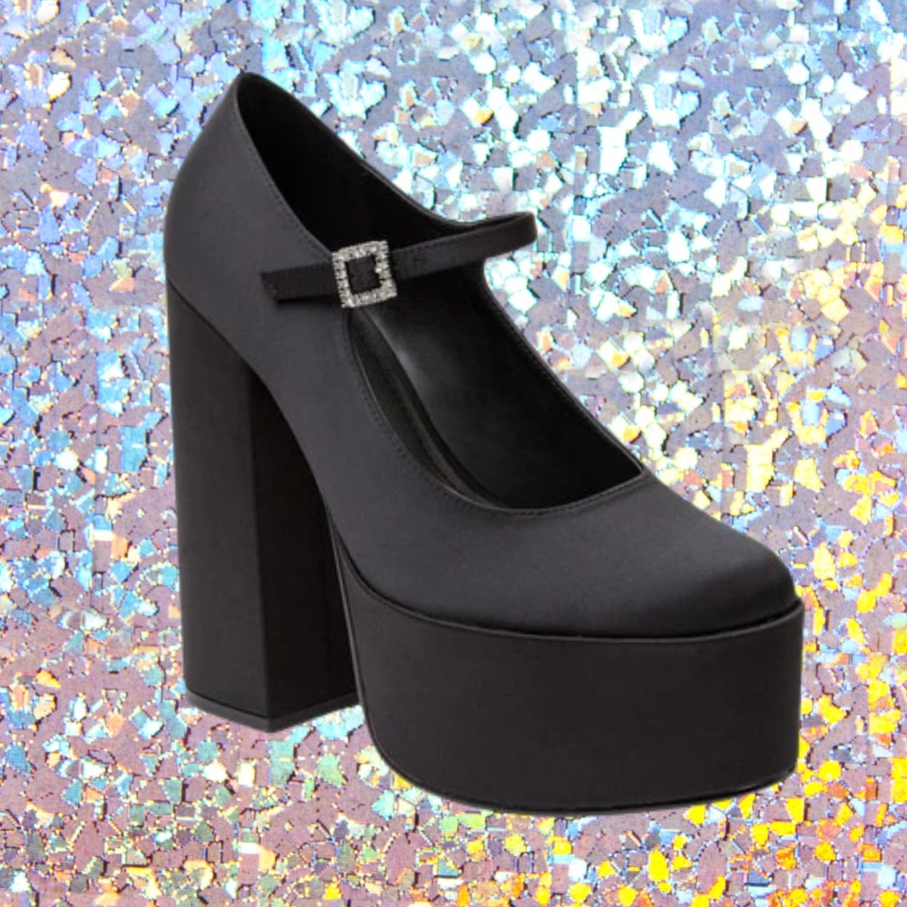 Size 9.5 Lisa Vicky Black satin Platform Heels / pumps